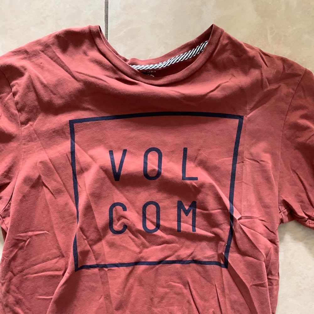 Volcom t shirt
